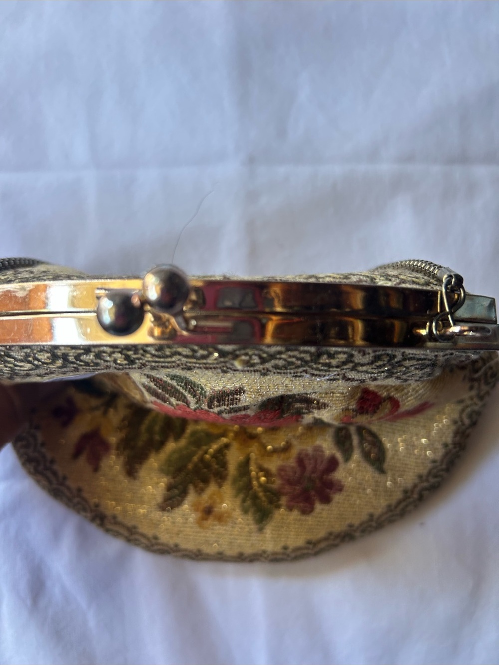 Vintage La Regale gold woven tapestry clasp purse - Picture 3 of 5